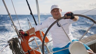 unnamed 400x225 - Под парусами вдохновения: как Алексей Халявин из Латвии делает отдых искусством